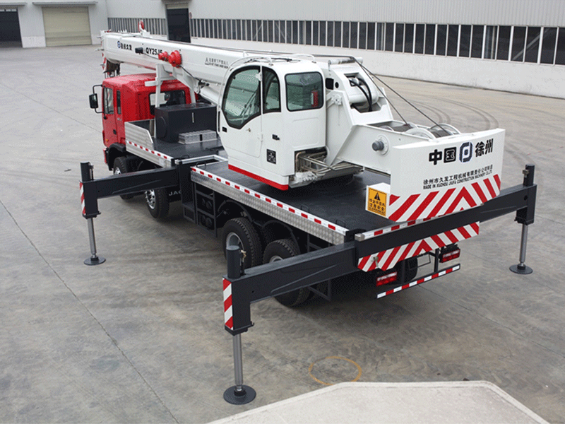 25 ton truck with crane-3