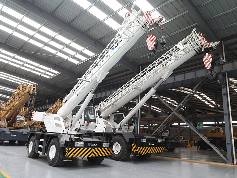 130 ton rough terrain mobile crane-1