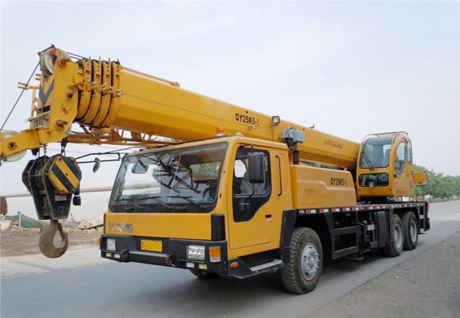 25-Ton Mobile Crane