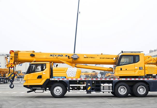 30-Ton Mobile Crane